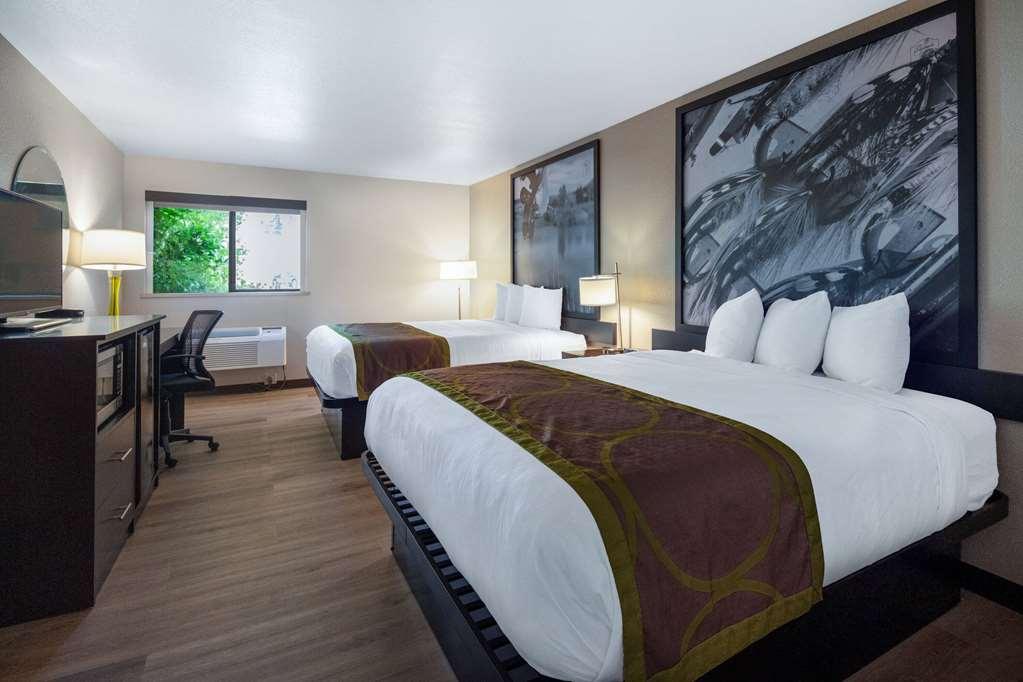 Super 8 By Wyndham St. Regis Hotel Room photo