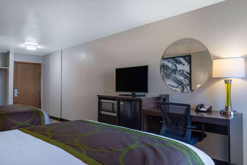 Super 8 By Wyndham St. Regis Hotel Room photo