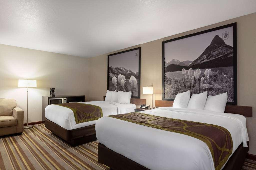 Super 8 By Wyndham St. Regis Hotel Room photo