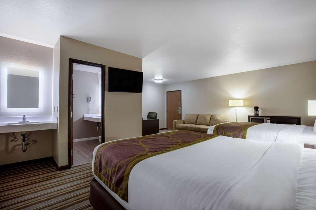 Super 8 By Wyndham St. Regis Hotel Room photo