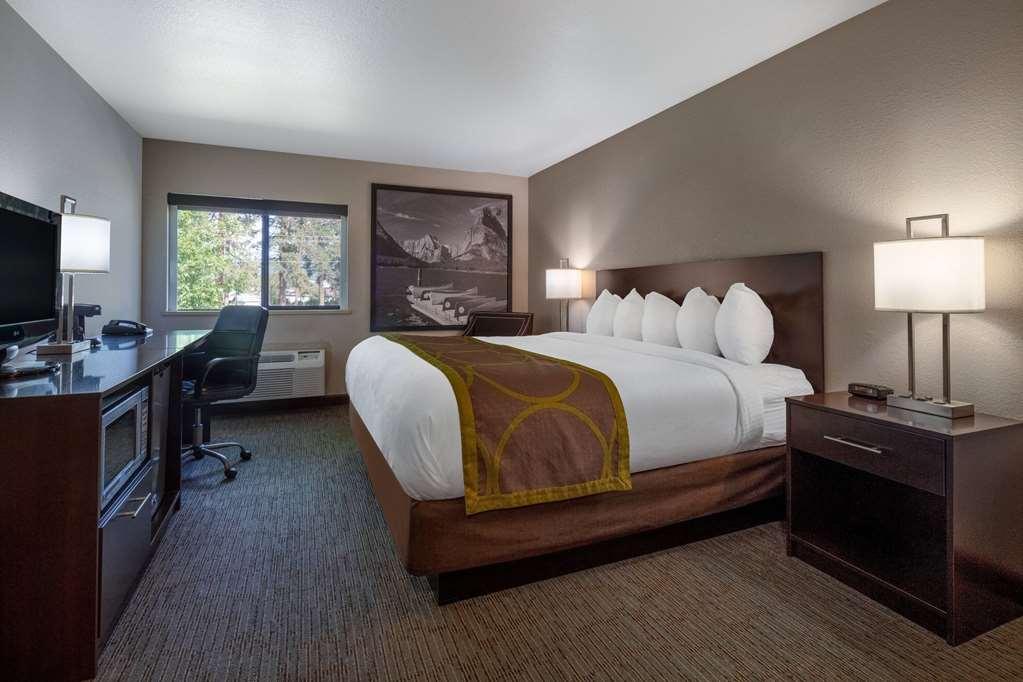 Super 8 By Wyndham St. Regis Hotel Room photo